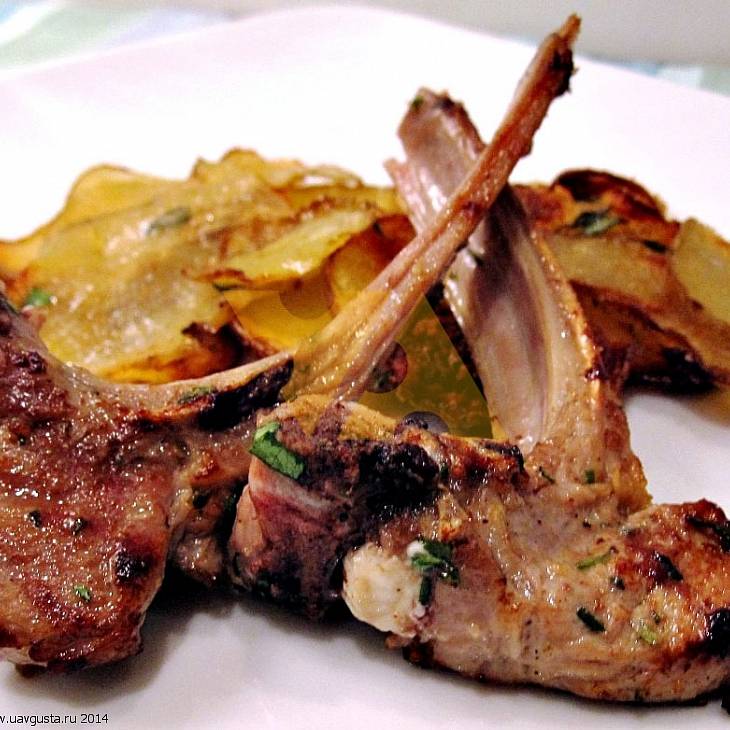 Жареные ребрышки ягненка по-римски