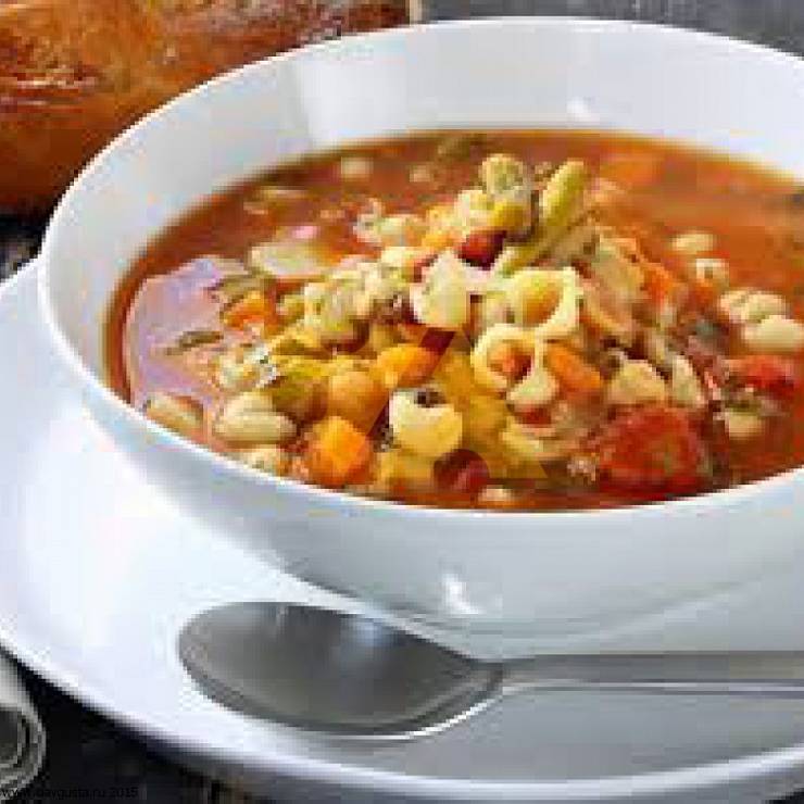 Куриный суп со шпинатом, белой фасолью и пастой Орекьетте